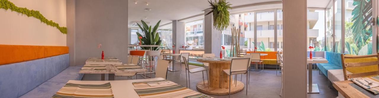 Design Hotel Astra B&B Misano Adriatico Exterior photo