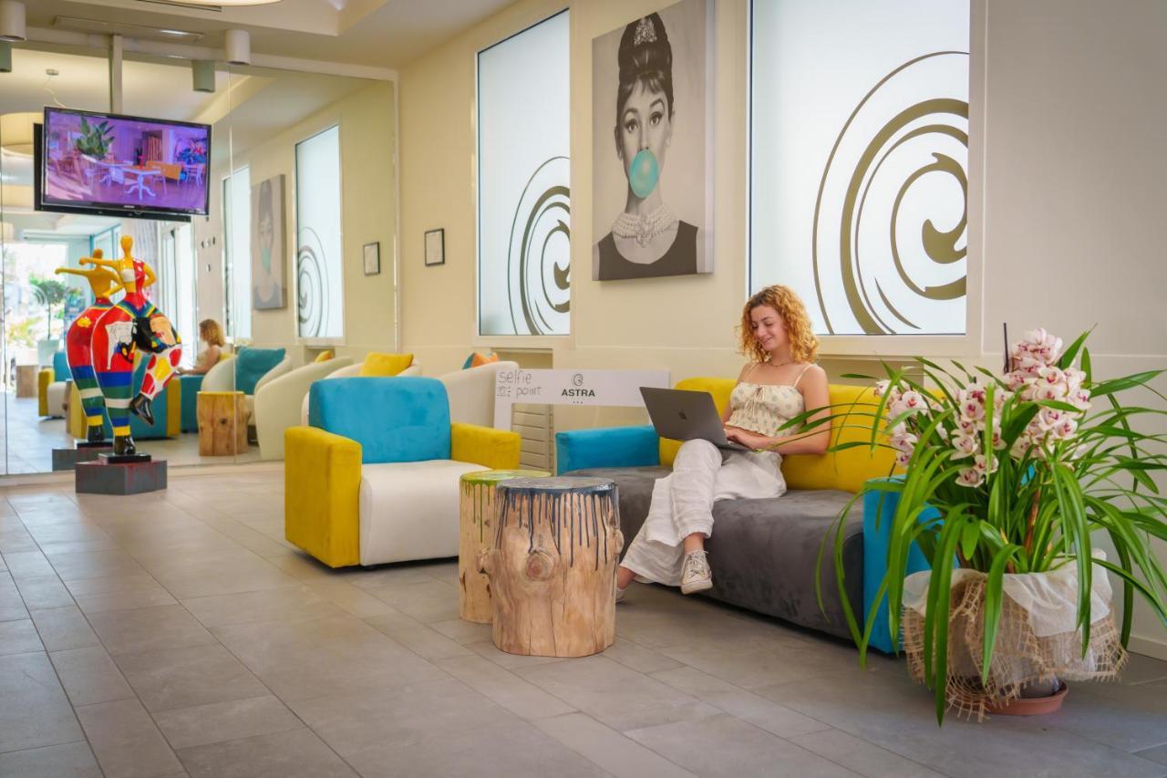Design Hotel Astra B&B Misano Adriatico Exterior photo